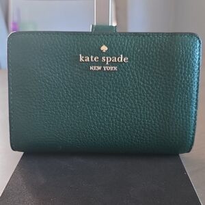 EUC Kate Spade Leila L-Zip Kelley Green Bifold Wallet